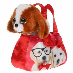 Мягкая игрушка собачка в красной сумочке с принтом 